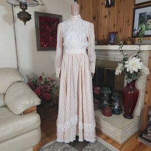 Rare Vintage 70s Prairie Dream Maxi in Light Peach Floral